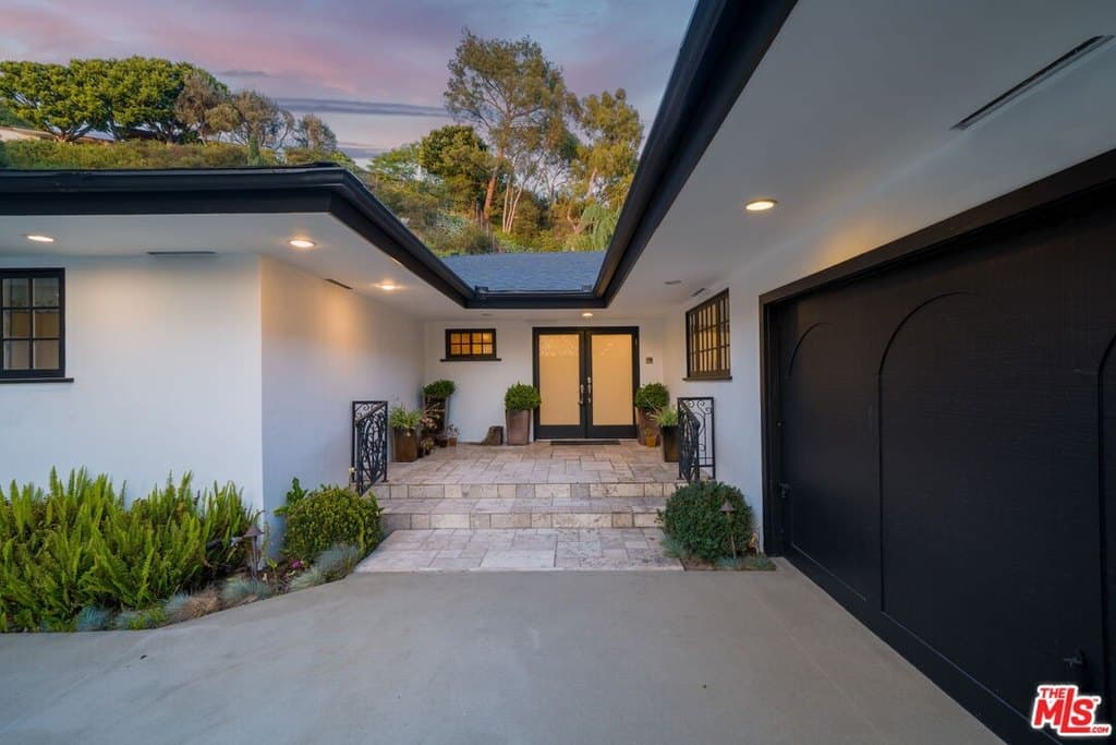 9023 Alto Cedro Dr · Beverly Hills - Photo 3