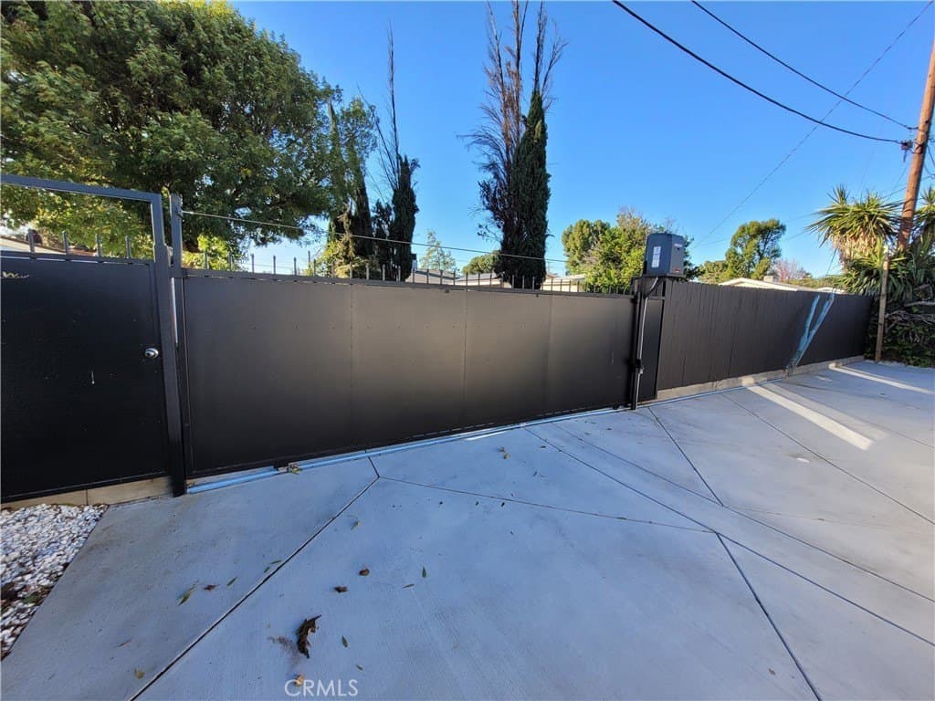8603 Delco Ave · Winnetka - Photo 3