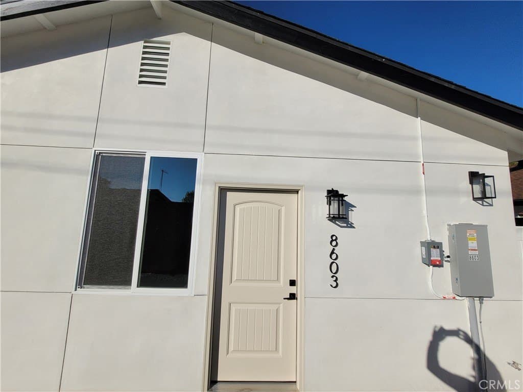 8603 Delco Ave · Winnetka