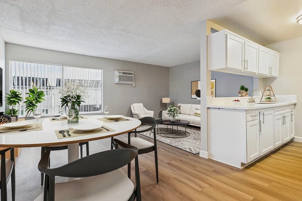 9250 Sepulveda Blvd · North Hills - Photo 2